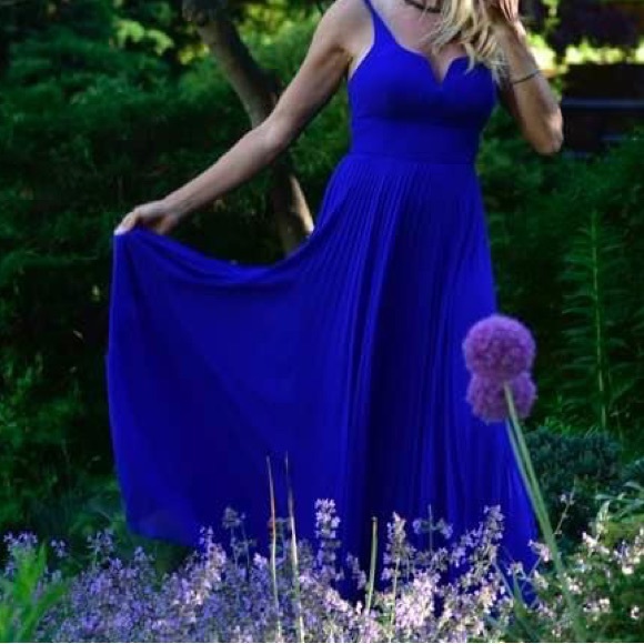 Dress// gown size 2 - Picture 3 of 8